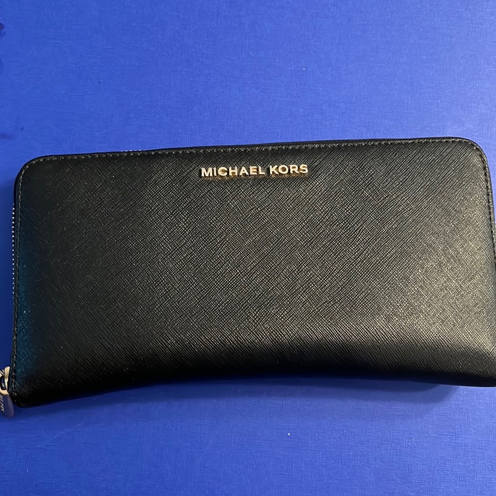 Michael Kors large wallet with zipper